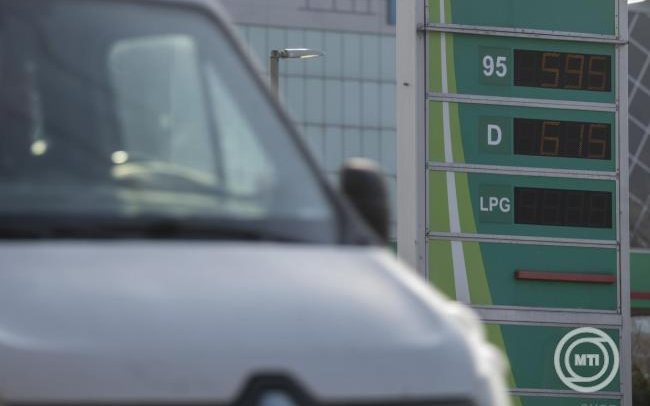 A független benzinkutasok üzemanyagellátási nehézségektől tartanak, a Mol stabil üzemanyagellátást ígér