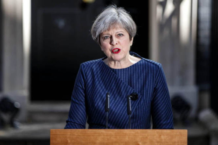 Theresa May lemondatását kezdeményezi a tory Brexit-tábor egyik vezetője